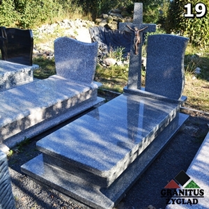 19 nagrobek pojedyńczy z krzyżem